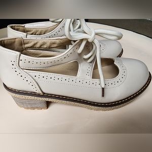 Oxford vintage style threaded heel lace up shoes Size 6.5 NEW cream ivory